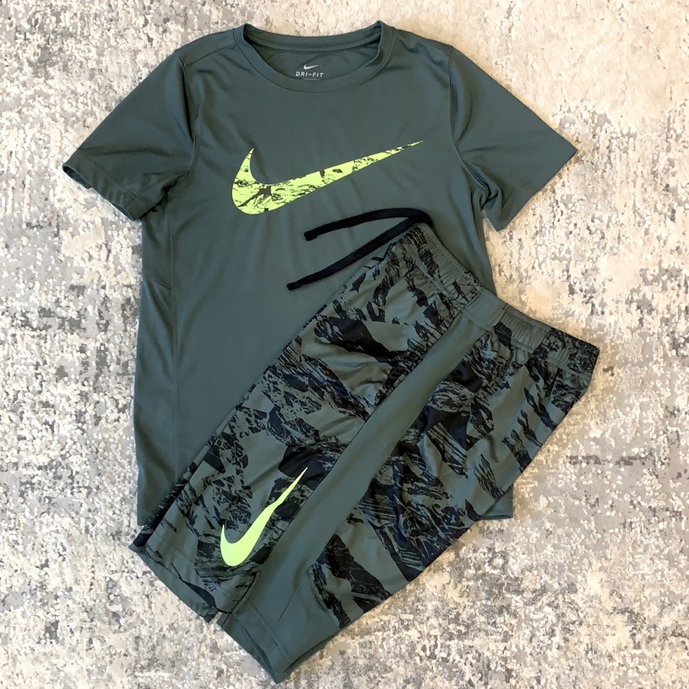 Boys Nike XL Shorts Short  T-Shirt Lot Set Large L Excellent